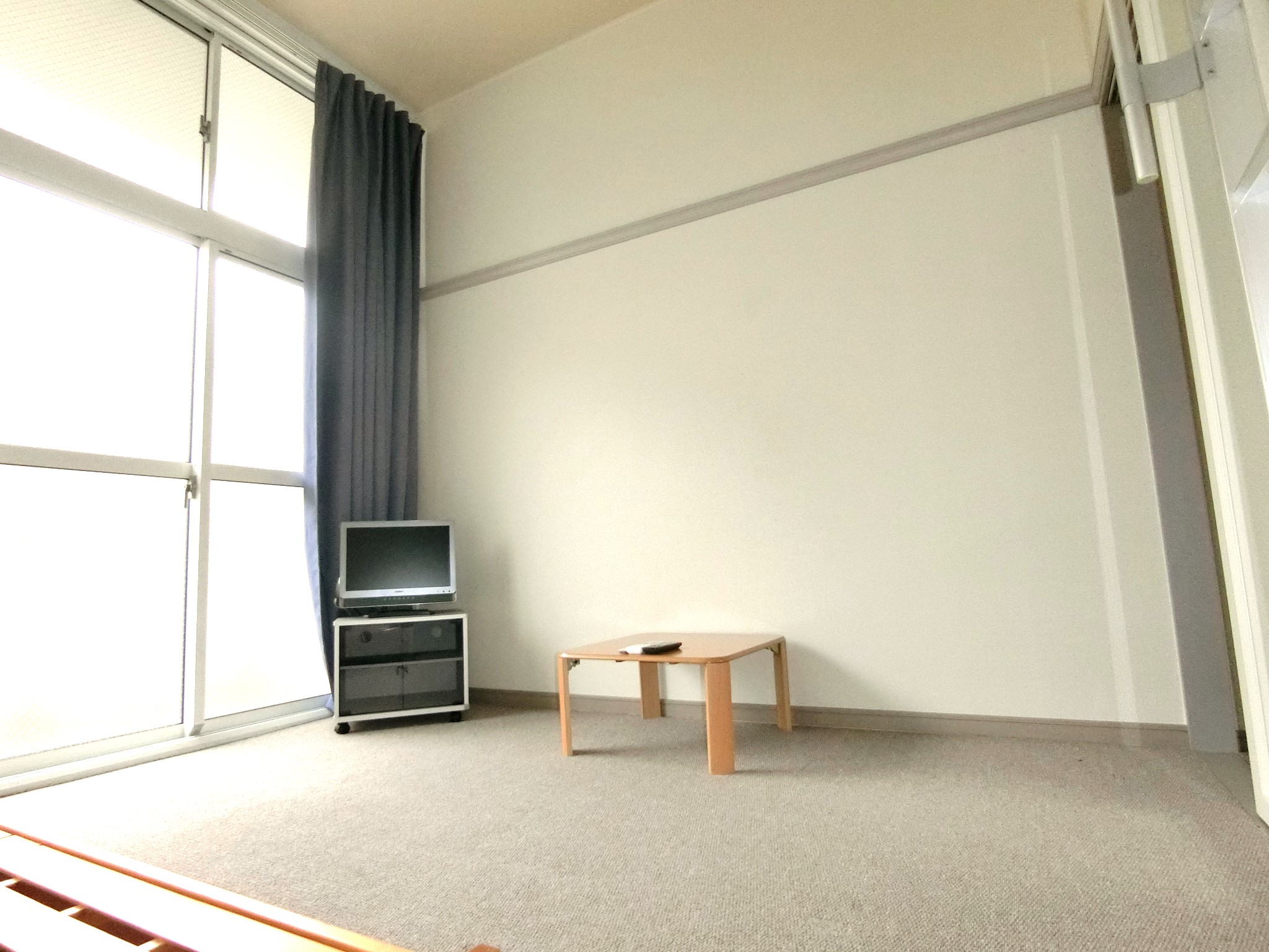 その他　テレビ・カーテンレース・ローテーブル・照明を完備です☆