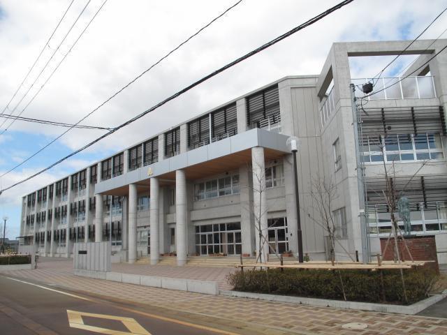 中学校　燕中学校（中学校）まで1300m
