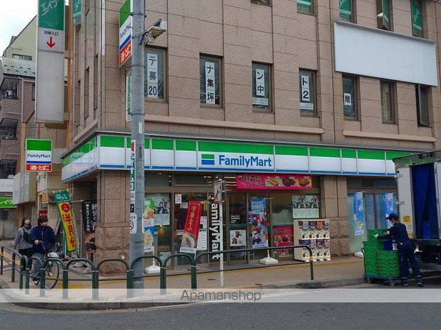 コンビニ　ファミリーマート足立綾瀬西口店（コンビニ）まで265m