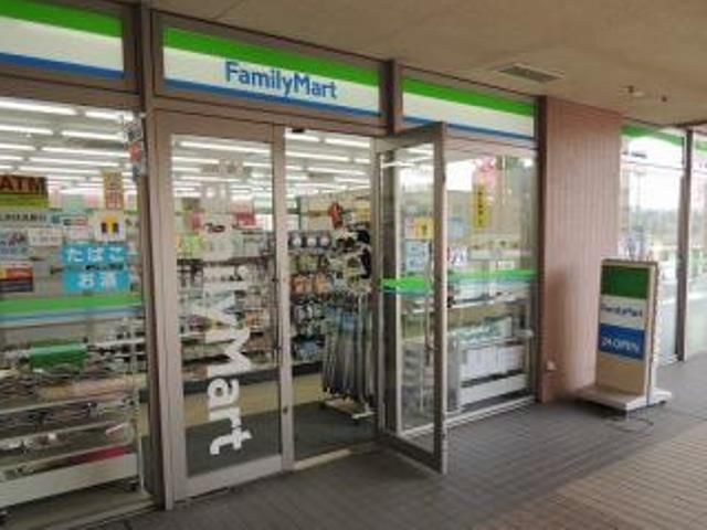 コンビニ　ファミリーマート鹿島田駅前店（コンビニ）まで333m