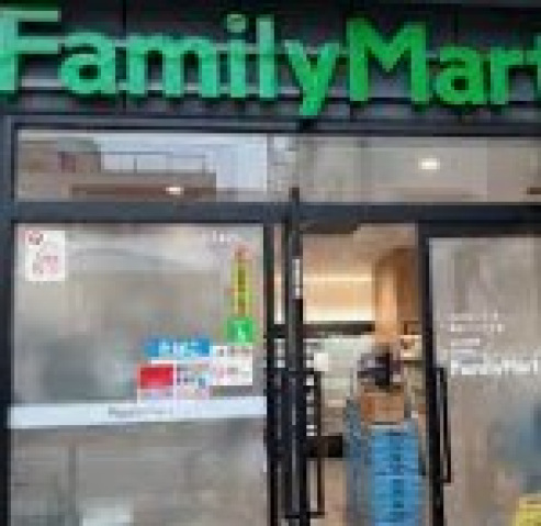 コンビニ　ファミリーマート東京ミズマチ店（コンビニ）まで286m