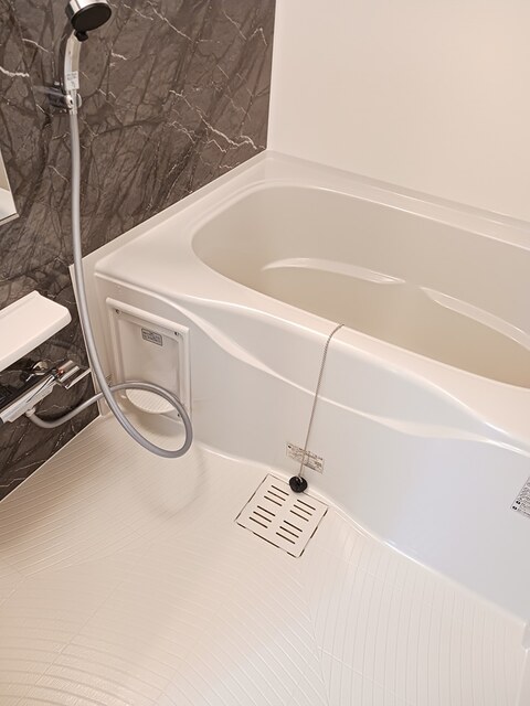 バス・シャワールーム　追い焚き・浴室暖房乾燥機・窓あり