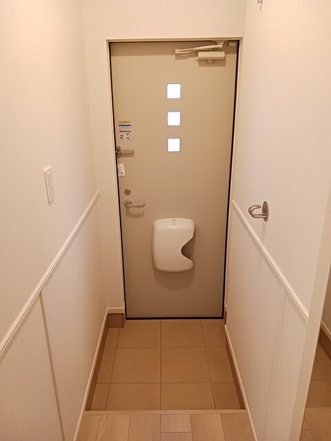 玄関　ミラー付き大型シューズボックス