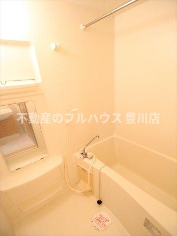 バス・シャワールーム　写真は反転タイプ別室