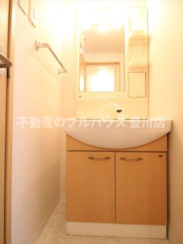 洗面設備　写真は反転タイプ別室