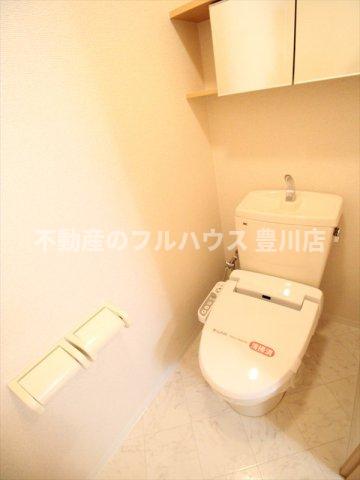 トイレ　写真は反転タイプ別室