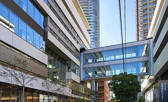 病院　東京慈恵会医科大学附属病院（病院）まで205m
