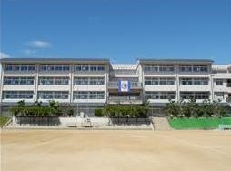 中学校　神戸市立垂水東中学校（中学校）まで818m