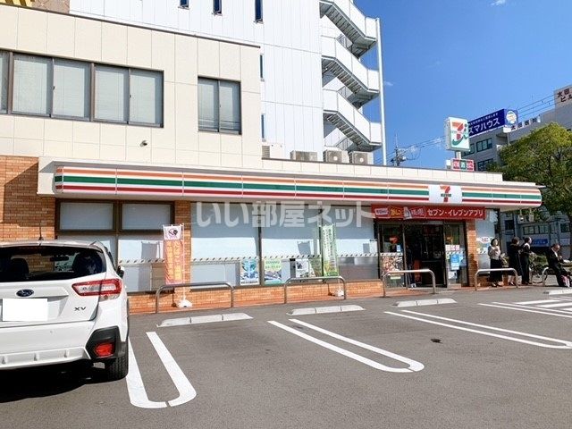 コンビニ　セブンイレブンＪＲ和歌山駅東口店（コンビニ）まで200m