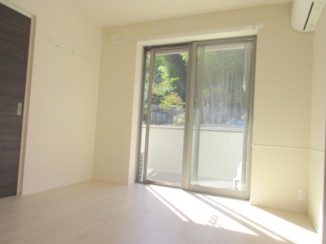 その他部屋・スペース　日が入りやすく明るい雰囲気のお部屋です
