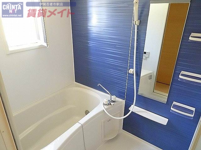 バス・シャワールーム　同物件別部屋の写真です