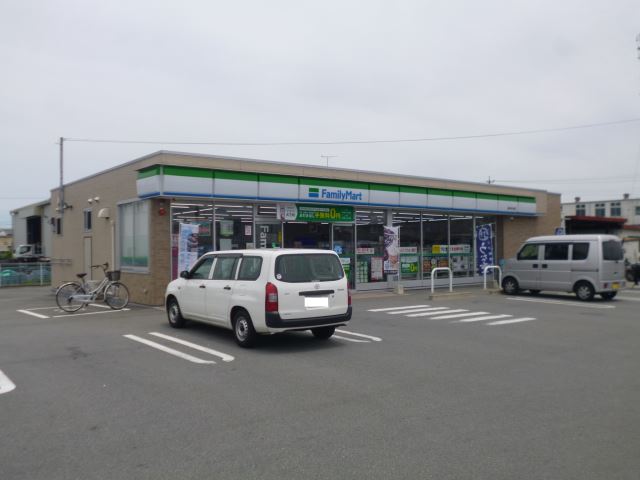 コンビニ　ファミリーマート　津みなみ店（コンビニ）まで310m