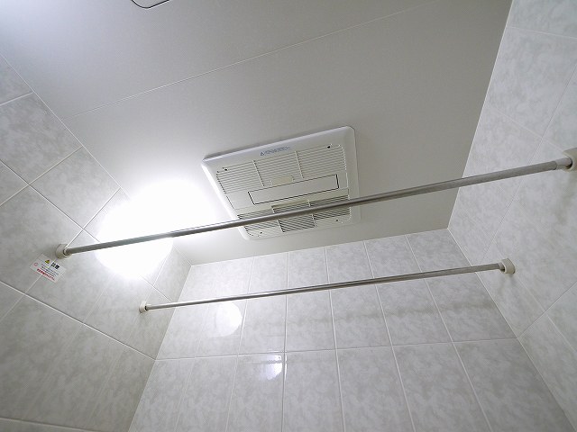 バス・シャワールーム　落ち着いた空間のお風呂です