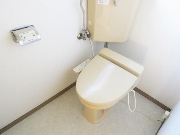 トイレ　温水洗浄便座など設備充実