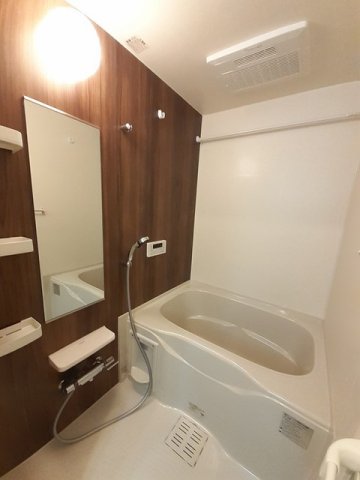 バス・シャワールーム　コンパクトで使いやすいお風呂です