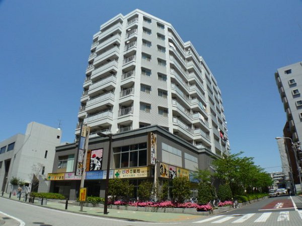 建物外観　南東角地♪駅前です！