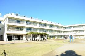 小学校　調布市立布田小学校（小学校）まで58m