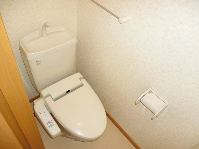 トイレ　温水洗浄便座つき！