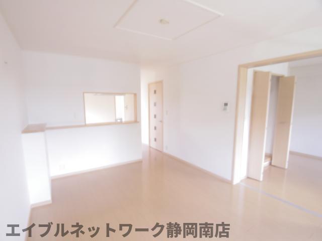 居室・リビング　ゆったり過ごせる居間です