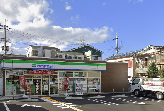 コンビニ　ファミリーマート　東大阪日下店（コンビニ）まで310m
