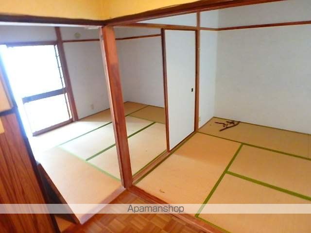 西本マンションの居間写真
