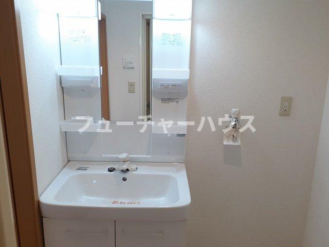 洗面設備　コンパクトで使いやすい洗面所