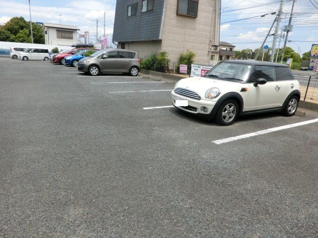 駐車場　広い駐車場です。