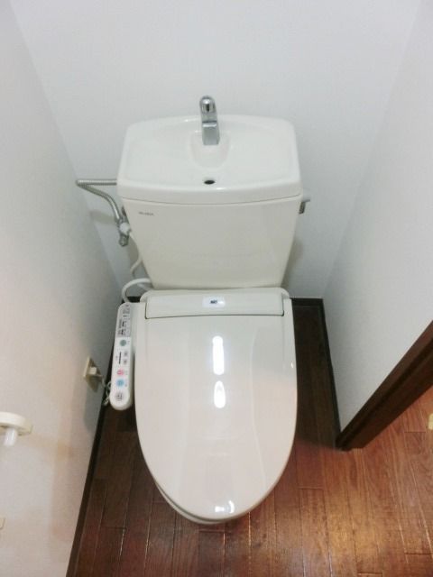 トイレ　ウォシュレット付きのトイレです。