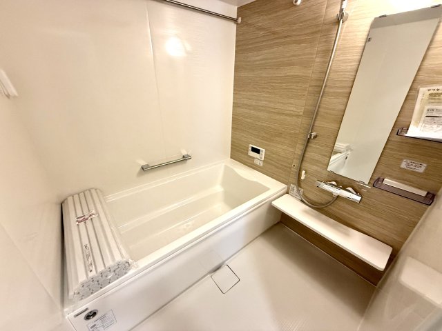 バス・シャワールーム　浴室乾燥機・追い炊き機能付きで便利です♪