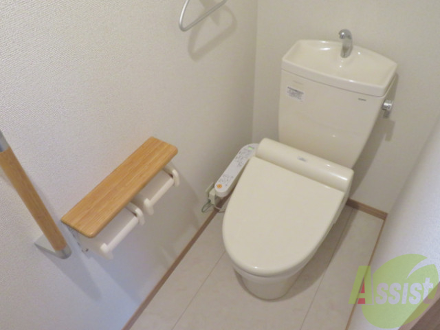 トイレ　ウォシュレット付きのトイレです。シャワートイレは便利ですね