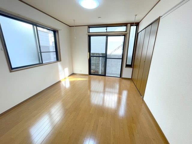 居室・リビング　★明るい２面採光のお部屋です★