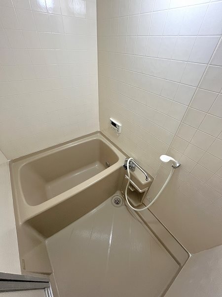 バス・シャワールーム　広いお風呂でゆっくりできますね。す。追い焚きできます。