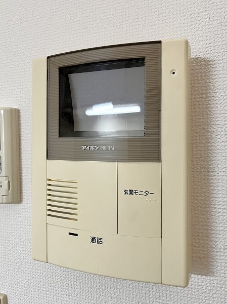 セキュリティ　TVモニター付きインターホンで相手の顔が見えて安心です