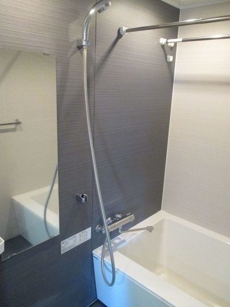 バス・シャワールーム　※写真は同じマンションの違う部屋のものになります。