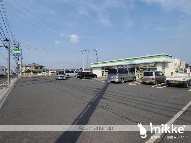コンビニ　ファミリーマート（コンビニ）まで1119m