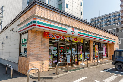 コンビニ　セブンイレブン札幌北5条店（コンビニ）まで241m