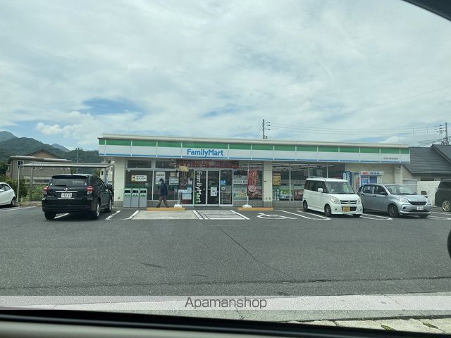 コンビニ　ファミリーマート（コンビニ）まで1599m