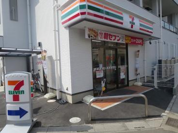 コンビニ　セブンイレブン（コンビニ）まで121m