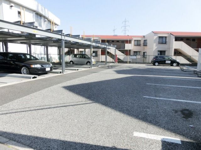 駐車場　敷地内駐車場が満車の場合は近隣でお探し致します