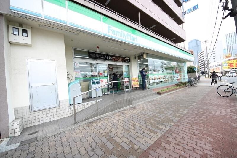 コンビニ　ファミリーマート 城東鴫野西店（コンビニ）まで202m