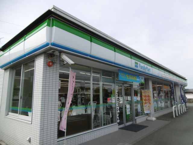 コンビニ　ファミリーマート伊勢桜木町店（コンビニ）まで437m