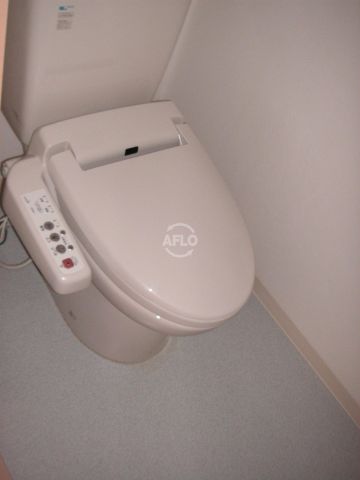 トイレ　ロイヤルパークスなんば　温水暖房便座付き