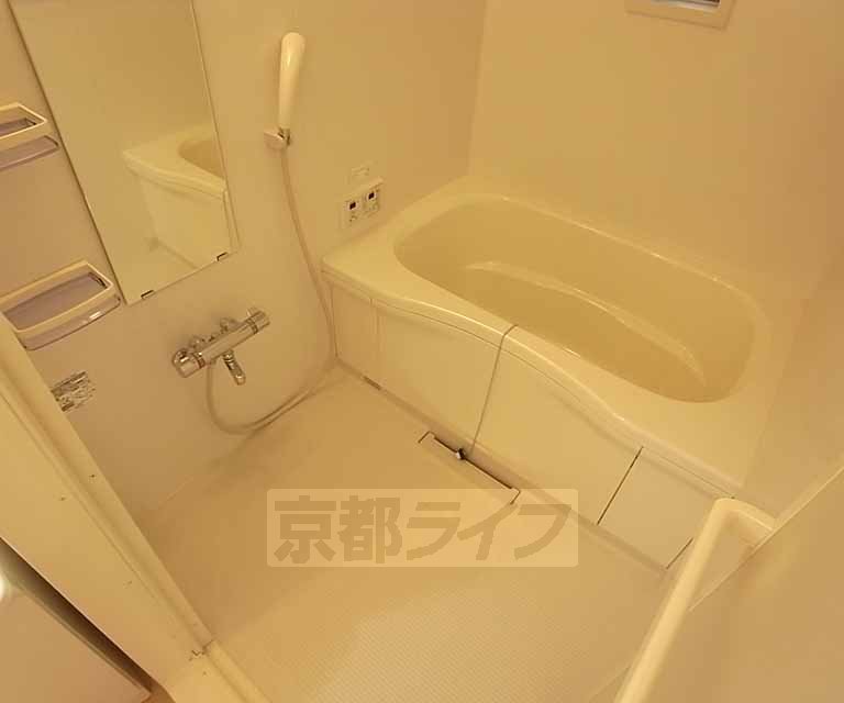 バス・シャワールーム　ゆったりとしたバスルーム