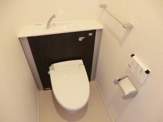 トイレ　★トイレ画像・温水洗浄便座付き★