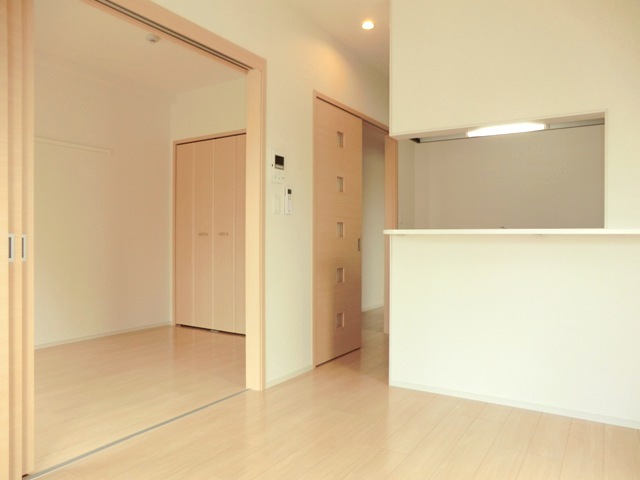 居室・リビング　★対面式キッチン＆使いやすいフラットフロアータイプの居室です