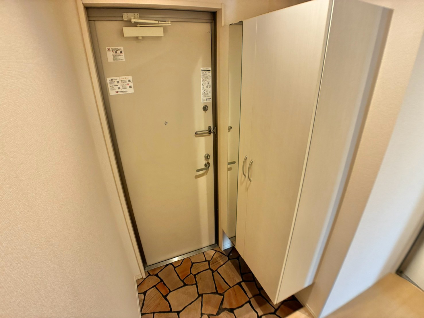 玄関　掃除前です。
