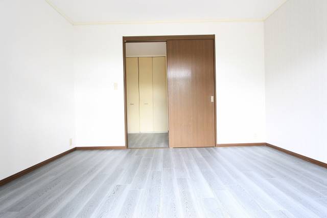 居室・リビング　各部屋に窓があり全室明るいです。