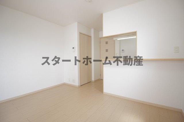 居室・リビング　こちらの居間で趣味の時間をお楽しみください
