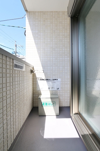 バルコニー　防犯シャッターついてます