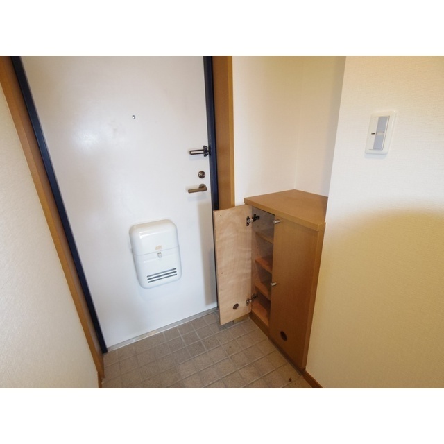 センターイン伊勢町の玄関写真
